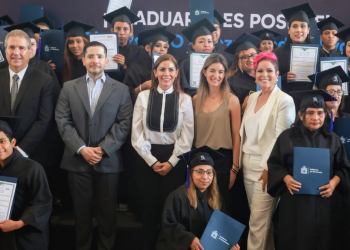 Un Nuevo Comienzo: 128 Adultos Terminan Sus Estudios En Monterrey