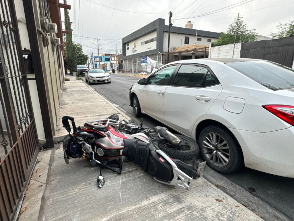 image - El INFORMANTE Dos jóvenes fueron detenidos por la Policía de Monterrey tras una persecución; portaban droga. La estrategia Escudo refuerza la seguridad ciudadana.