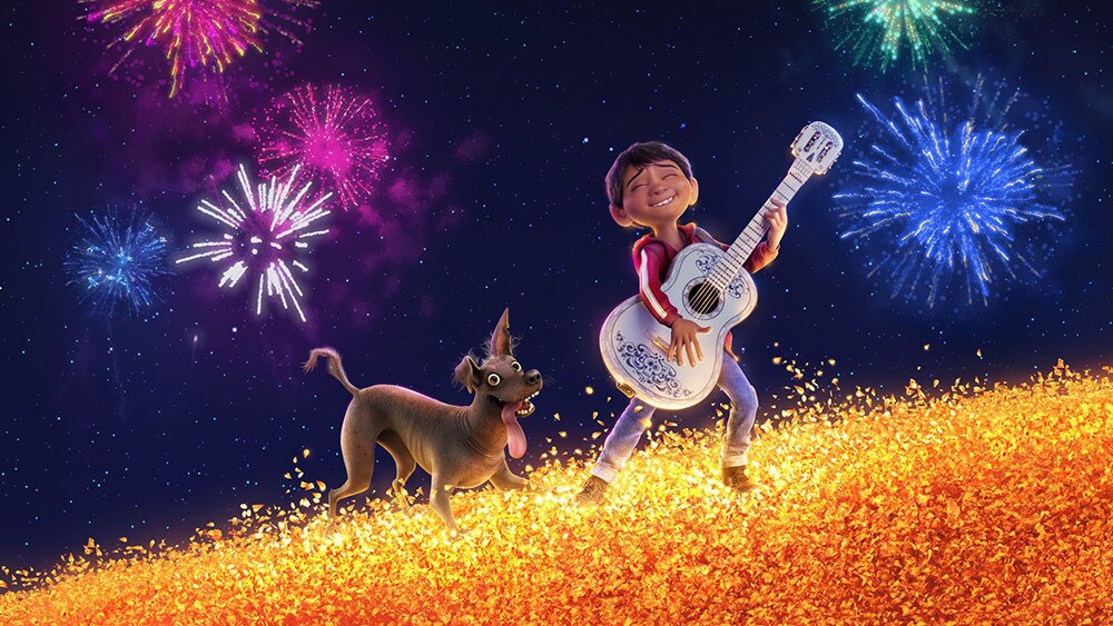 Perro Xoloitzcuintle representando el guía de las almas al Mictlán en la película Coco de Disney