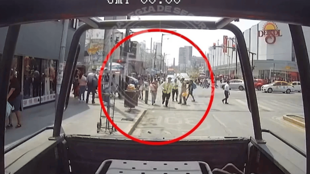 Oficiales de tránsito de Monterrey salvan a niña y ofrecen un traslado de emergencia en Monterrey