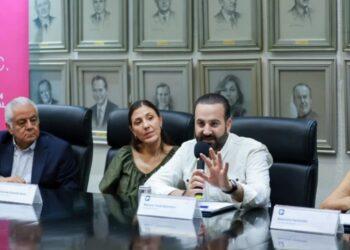 Mauricio Farah firma convenio con telar en San Pedro