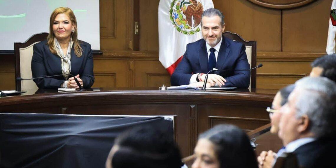 Adrián de la Garza y Gaby presentan en el Segundo Informe avances para las familias regias
