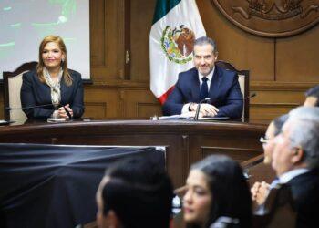 Adrián de la Garza y Gaby presentan en el Segundo Informe avances para las familias regias